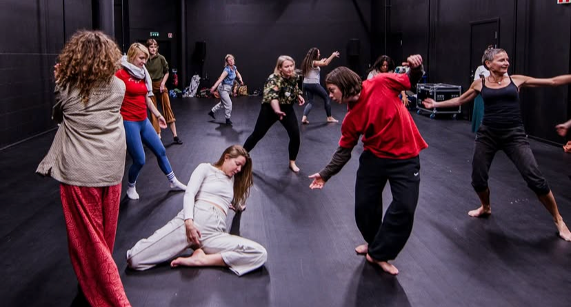 The photo was taken by - Piotr Wręga during the We Do 2025 festival during the DIVING INTO CONSCIOUSNESS workshop led by Piotr Mateusz Wach.